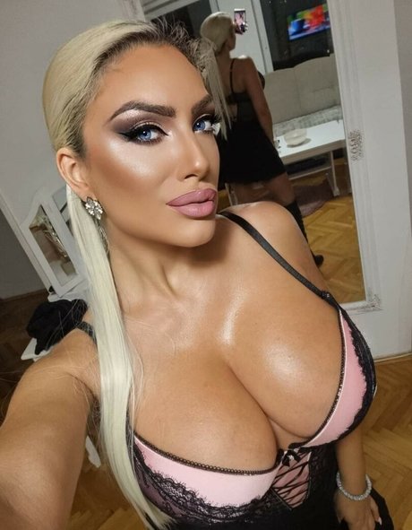 Alaston vuotanut OnlyFans-kuva Tea Stosevska