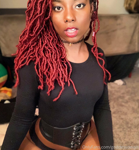 Naken lekkede OnlyFans-bilde av Goddessdevyn