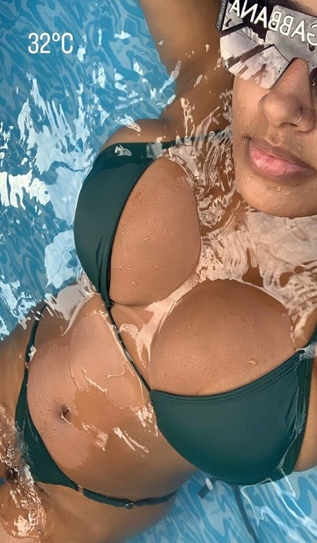 Naakte gelekte OnlyFans-foto van Raiane Almeida