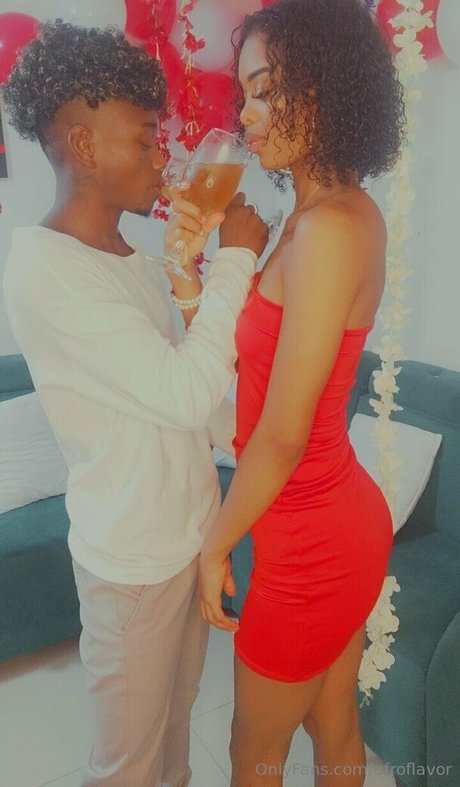 Naken lekkede OnlyFans-bilde av Afroflavor