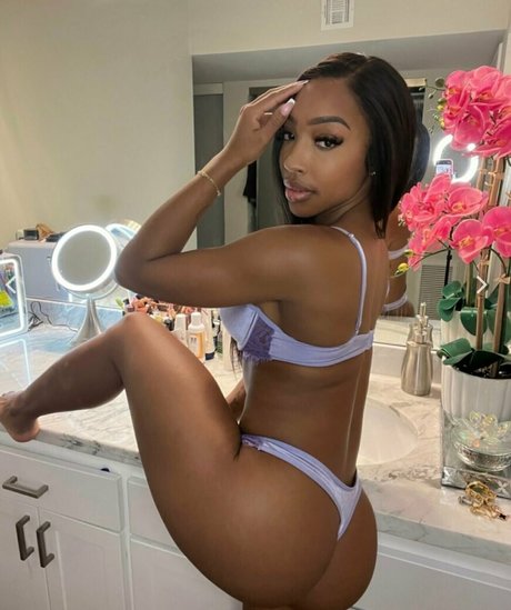 Raelynn77