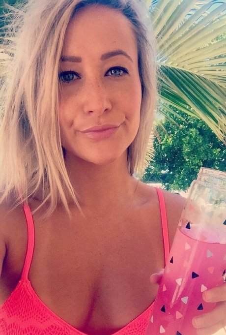 Foto di nudo di fuga di OnlyFans di Alana