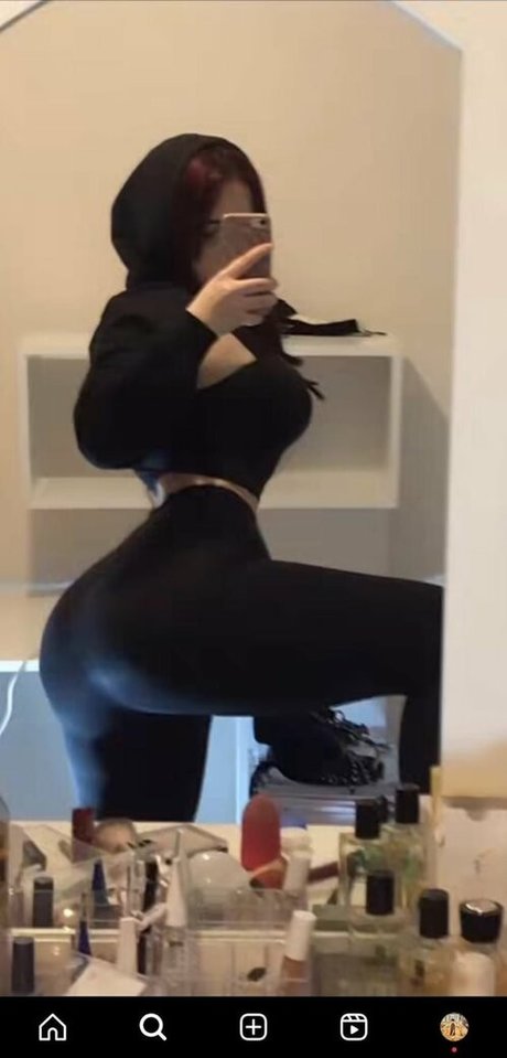Naken läckt OnlyFans-bild av Nehir Sar