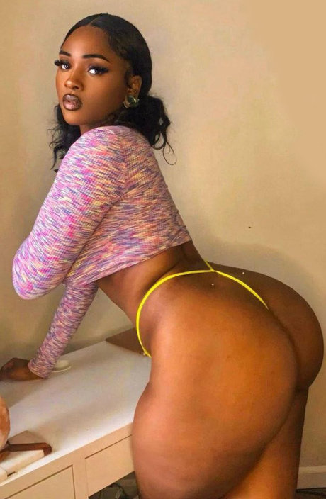 Naken läckt OnlyFans-bild av Etherealerykah