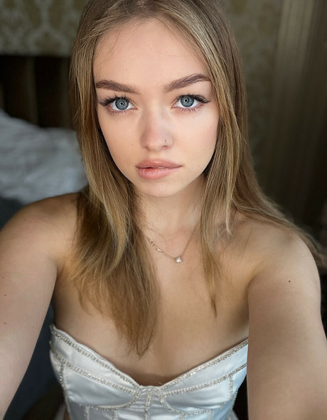 Naken läckt OnlyFans-bild av Teen Mia