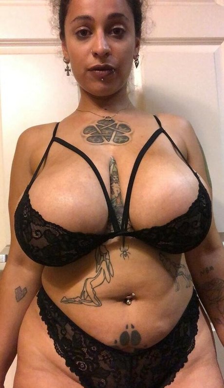 Nahá fotka uniklých OnlyFans od Xxreesespieces