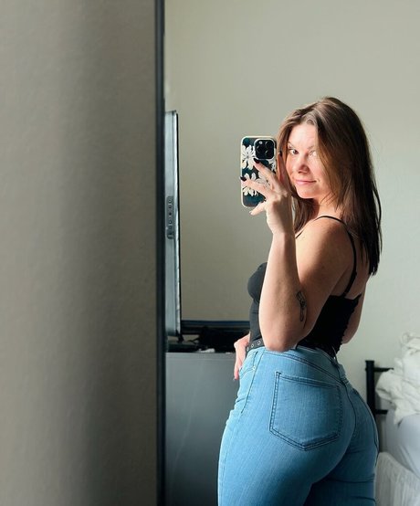 Naken läckt OnlyFans-bild av Missmusclemommy