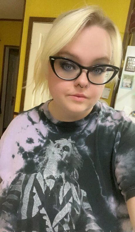 Naken lekkede OnlyFans-bilde av Tinymortician89