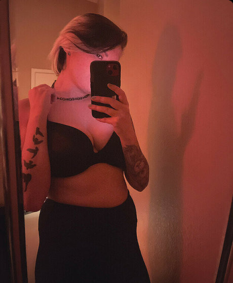 Alaston vuotanut OnlyFans-kuva Lillexii