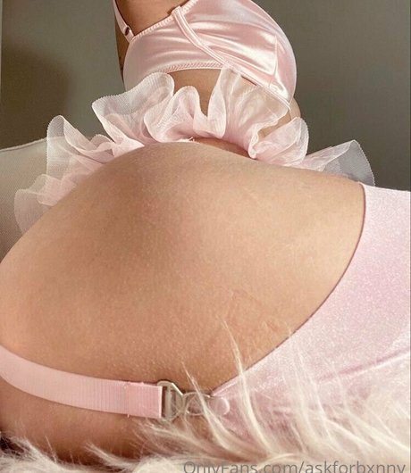 Naken läckt OnlyFans-bild av Liliabxnny