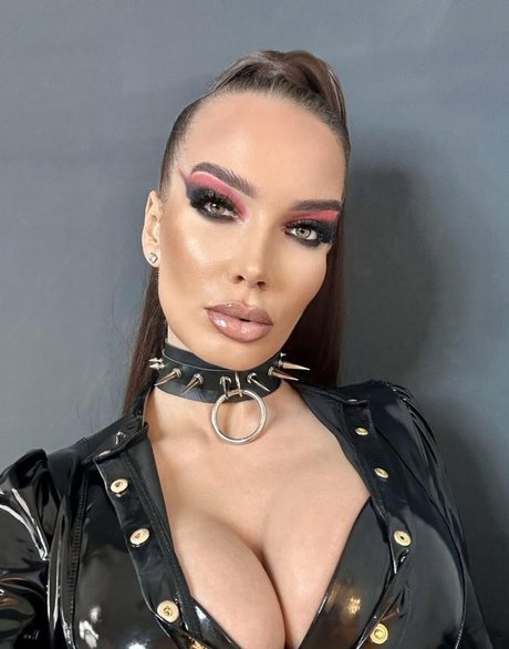 Alaston vuotanut OnlyFans-kuva Mistress Ultraviolence