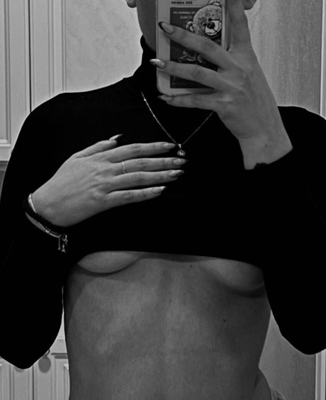 Naken läckt OnlyFans-bild av Sabyoki