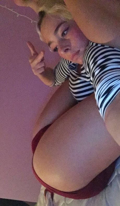 Alaston vuotanut OnlyFans-kuva Peachsnbean