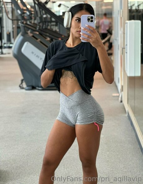 Naakte gelekte OnlyFans-foto van Priscilla Aqilla