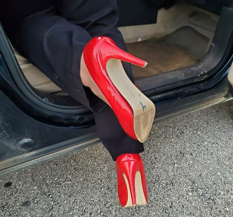 Naken läckt OnlyFans-bild av Missfeetstinkvip