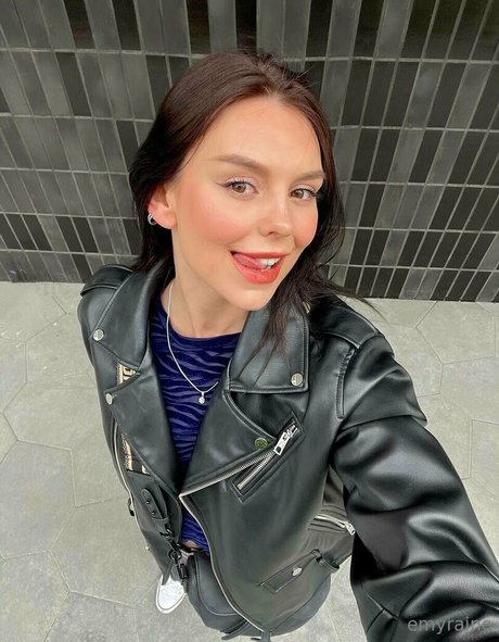 Nahá fotka uniklých OnlyFans od Emyraine