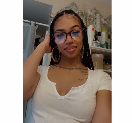 Alaston vuotanut OnlyFans-kuva Cynthia Rose