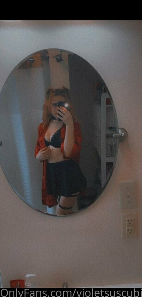 Naakte gelekte OnlyFans-foto van Violetsuccubi