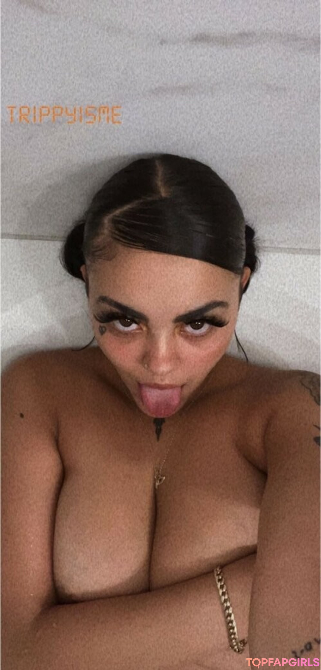 Alasti lekkinud OnlyFans-i pilt Trippyisme #38