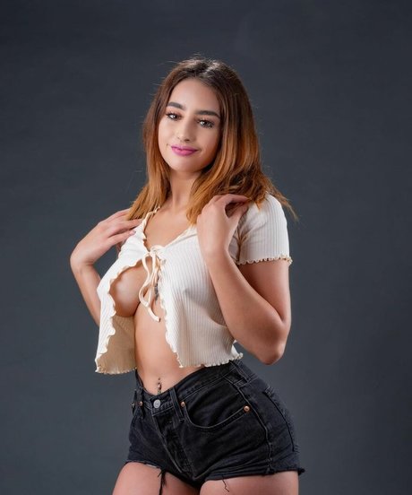 Обнаженная фотография утечки OnlyFans от Lesliieeg