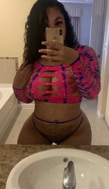 Naken läckt OnlyFans-bild av Lisatripplexlove