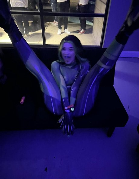 Naakte gelekte OnlyFans-foto van Savvy Sav