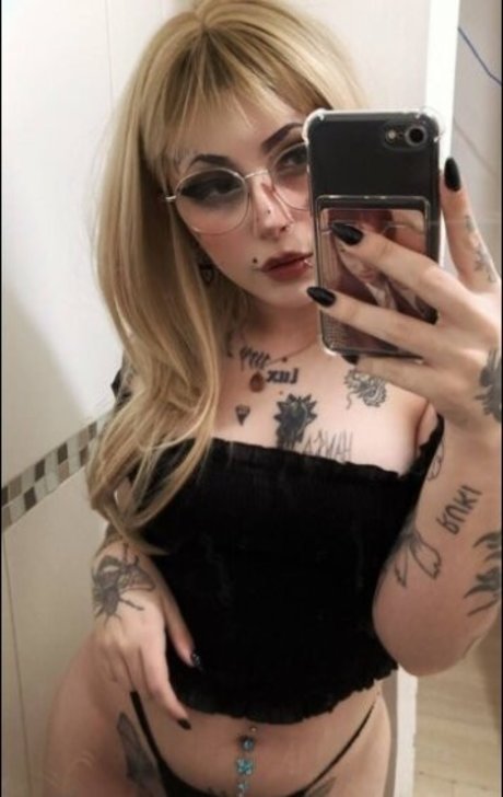 Naken läckt OnlyFans-bild av Summer 95