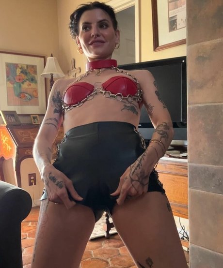 Naakte gelekte OnlyFans-foto van Lilith Czar