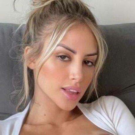 Naakte gelekte OnlyFans-foto van Nathalia Ramonny