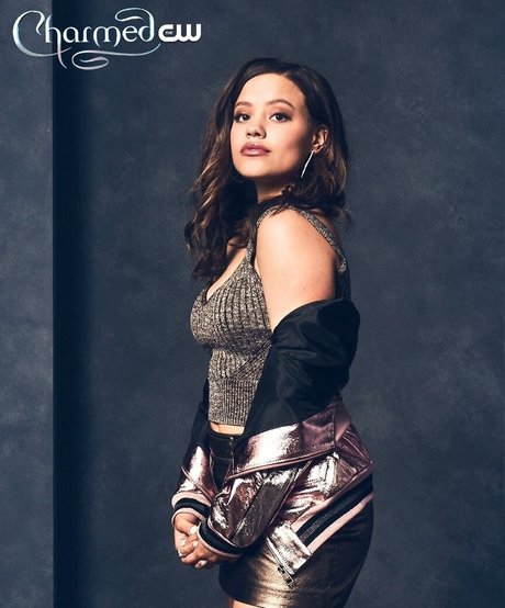 Alasti lekkinud OnlyFans-i pilt Sarah Jeffery