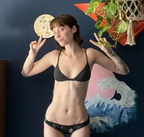 Naken läckt OnlyFans-bild av Scrotegirl