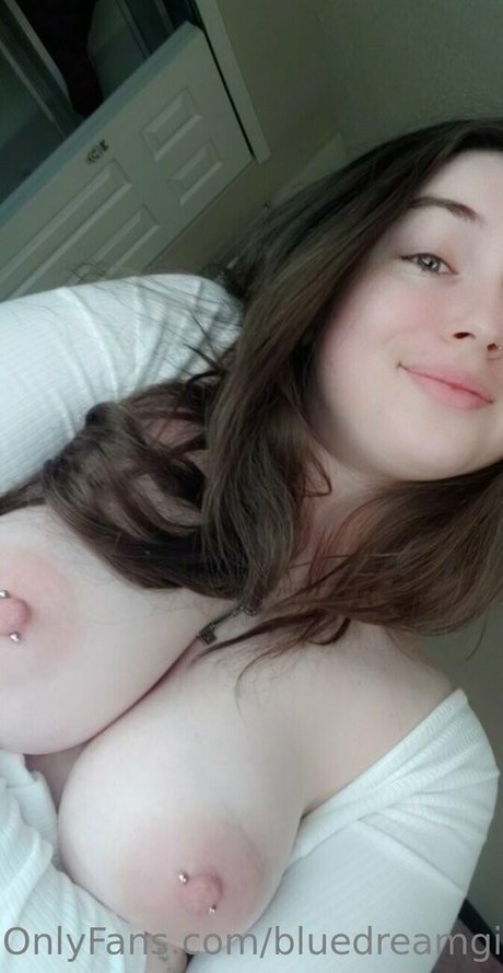 Nahá fotka uniklých OnlyFans od Bluerae3
