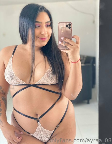 Naakte gelekte OnlyFans-foto van Ayraa08