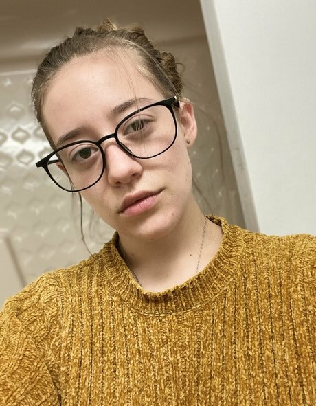 Alaston vuotanut OnlyFans-kuva Lowylush