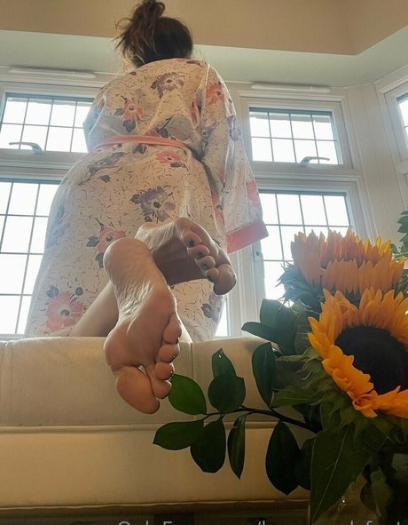 Bornroyalfeet