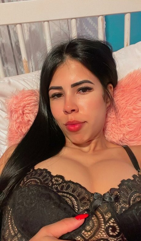Naakte gelekte OnlyFans-foto van Clara Martine