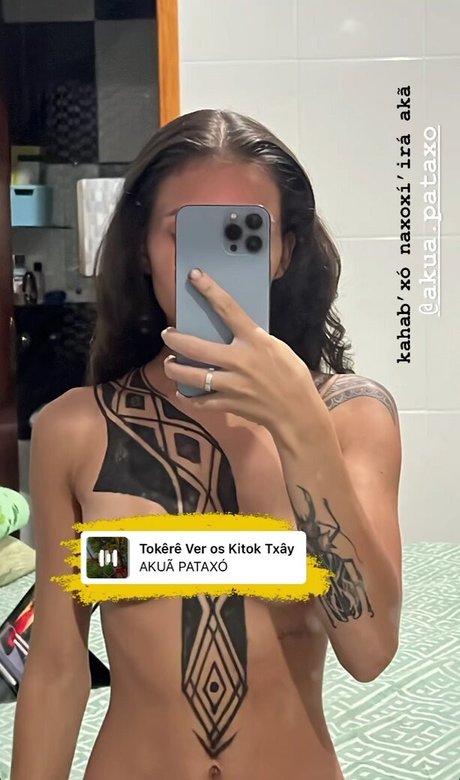 Naken läckt OnlyFans-bild av Alice Pataxo