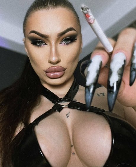 Naken lekkede OnlyFans-bilde av Lareinamalvadaa