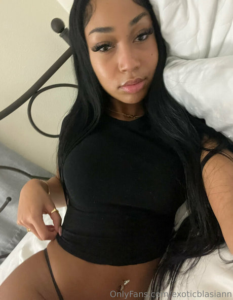 Nahá fotka uniklých OnlyFans od Exoticblasiann