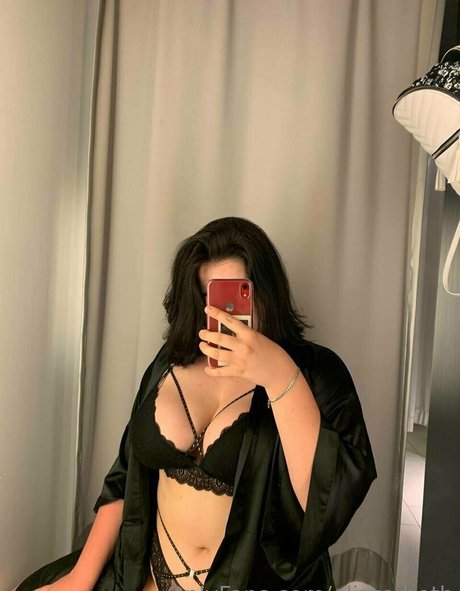 Naken läckt OnlyFans-bild av Elizzabeth