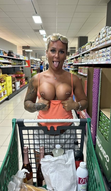 Alaston vuotanut OnlyFans-kuva Brithotwife