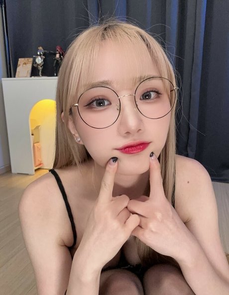 Naken lekkede OnlyFans-bilde av Woojungx4