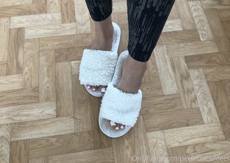 Naakte gelekte OnlyFans-foto van Perfectteenfeet