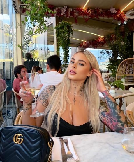 Naken lekkede OnlyFans-bilde av Angelika Kramer