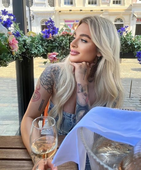 Naakte gelekte OnlyFans-foto van Angelika Kramer