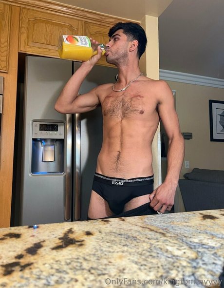 Обнаженная фотография утечки OnlyFans от Kingtommyyyy