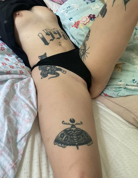 Alaston vuotanut OnlyFans-kuva Pollyyvla
