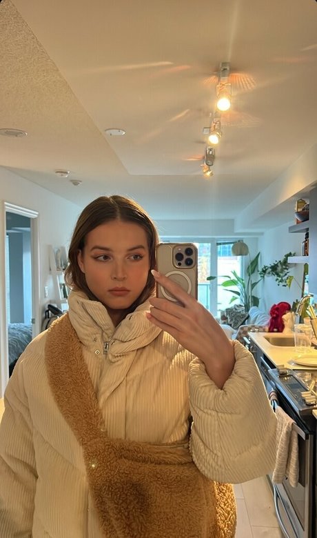 Alasti lekkinud OnlyFans-i pilt Maya V Henry