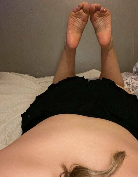 Naken läckt OnlyFans-bild av Dropdeadfeet