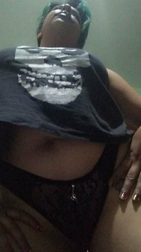 Naakte gelekte OnlyFans-foto van Liliveil666